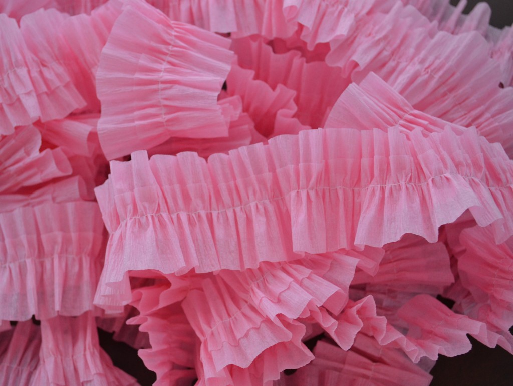 how to make ruffled crepe paper streamers