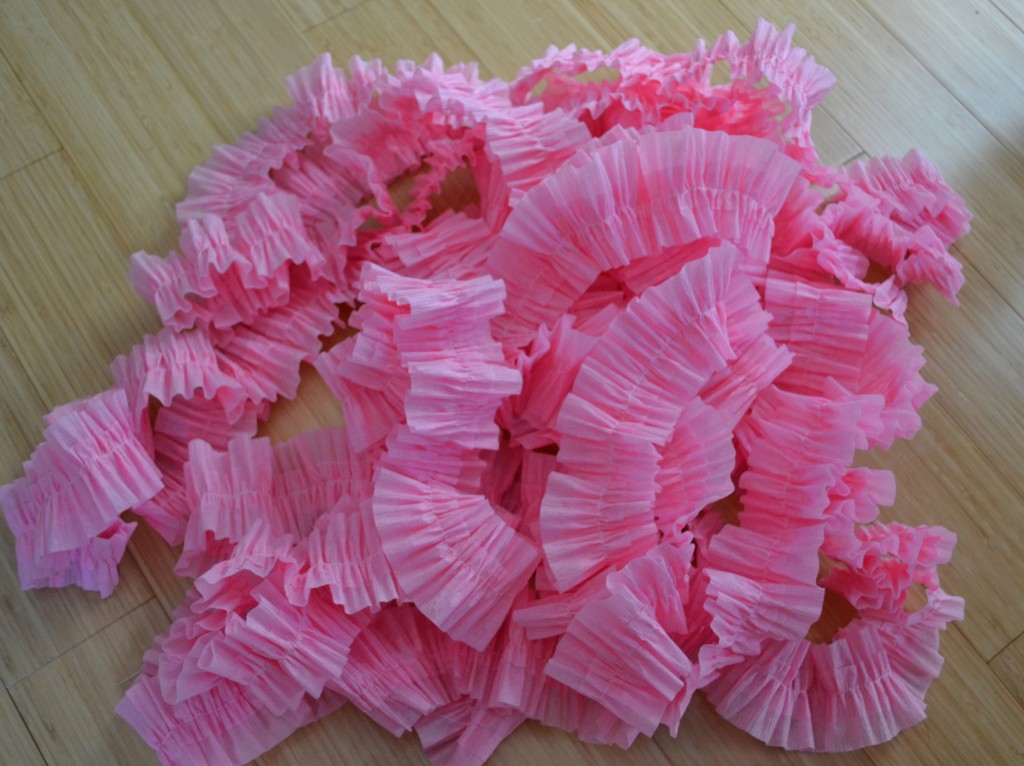 how to make ruffled paper streamers