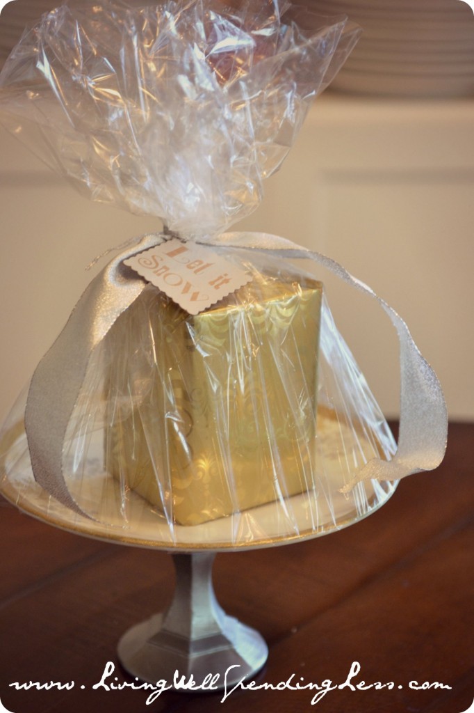 DiY Cake Stand Gift Idea #Handmade #Christmas #Gift