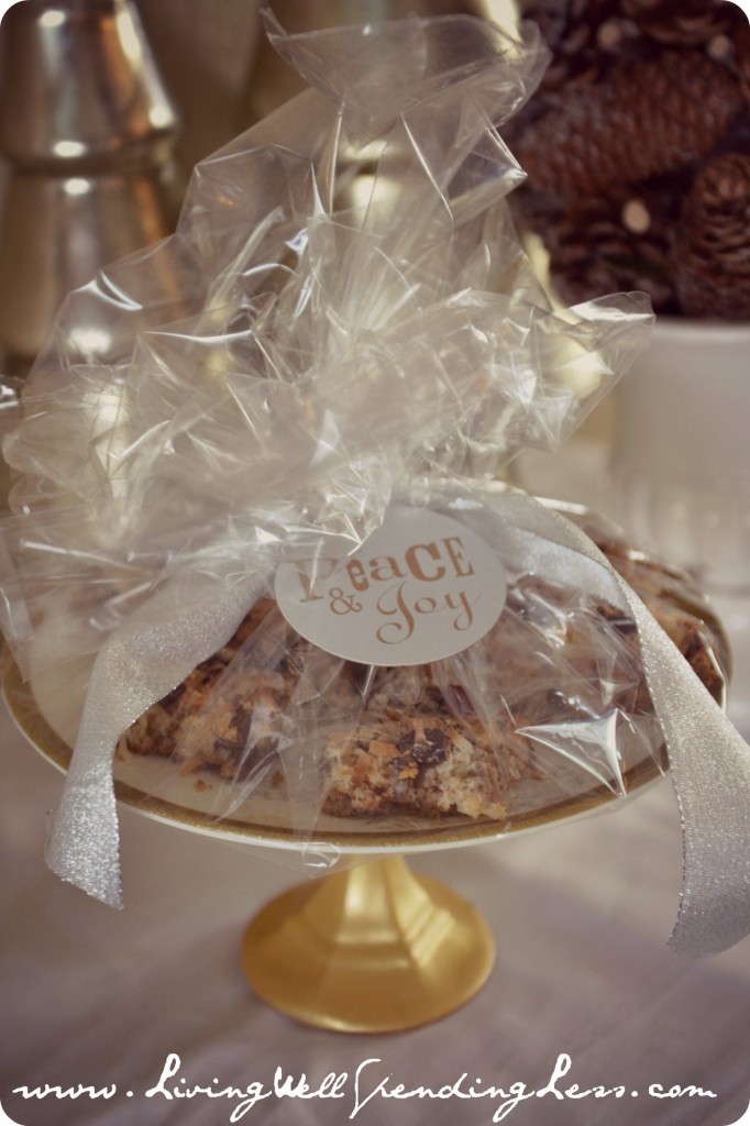 DiY Cake Stand Gift #handmade #christmas #gift