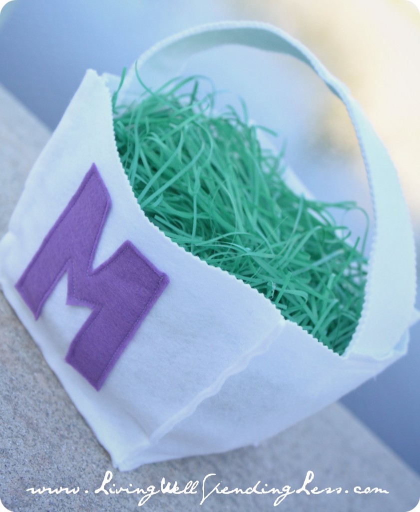 Felt Monogram Easter Basket--simple pattern & tutorial for sewing your own felt easter basket. So cute! #easter #diy #craft Felt Monogram Easter Basket--simple pattern & tutorial for sewing your own felt easter basket. So cute! #easter #diy #craft