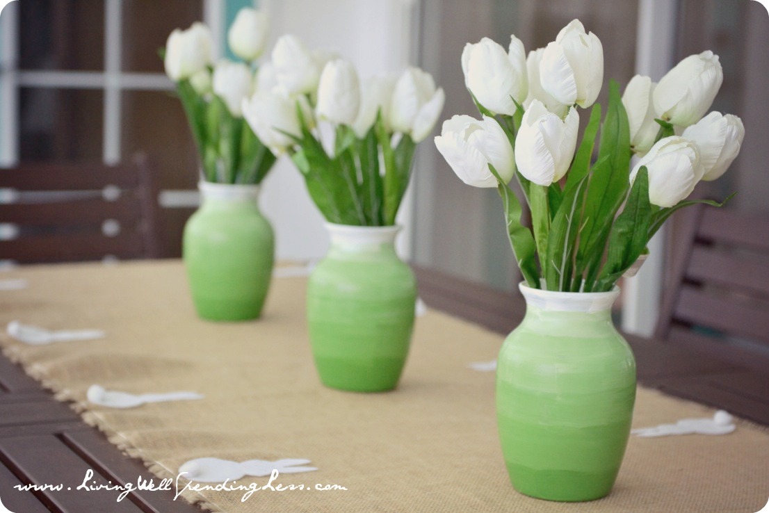 Dollar Store Spring Ombre Vases--super cute & thrifty DiY project (less than 30 minutes and less than 10 dollars to make all 3!) #dollarstorecraft #diy