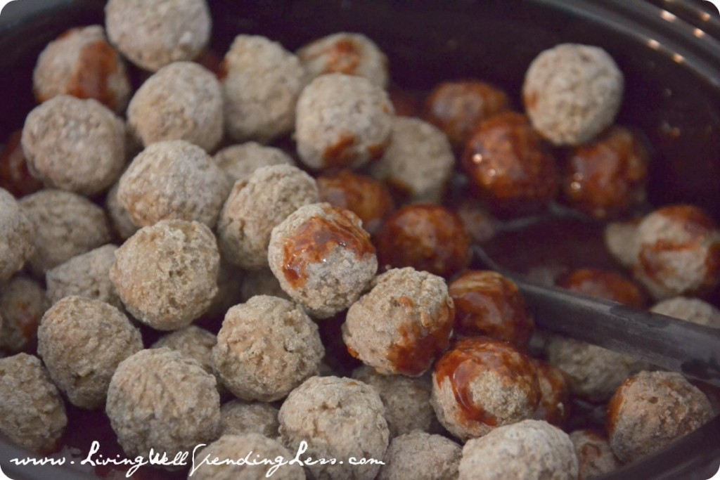 Crockpot Cranberry Meatballs Recipe These Sweet and Sour Meatballs are a perfect super easy Weight Watchers appetizer to make, toss into your Crockpot and enjoy with guests. With the new updated Weight Watchers FreeStyle Plan, these are only 1 SmartPoint per serving! Sweet and Sour Meatballs. A great meatball recipe starts with amazing flavor in the seasonings.