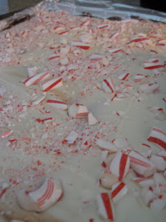 Spread melted white chocolate onto cookie sheet and top with crushed candy canes. 