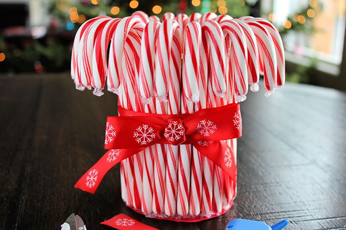 Looking for the perfect holiday centerpiece? This easy DIY candy cane vase is a budget-friendly project that will be the star of your holiday table!