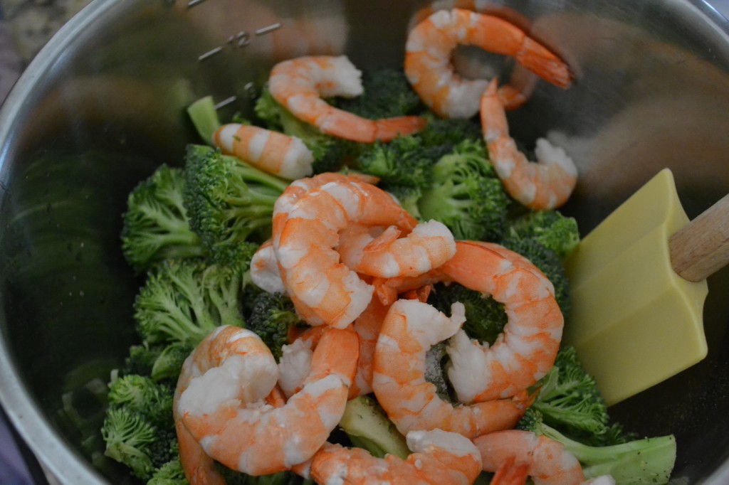 Toss the shrimp with the broccoli in a bowl. 