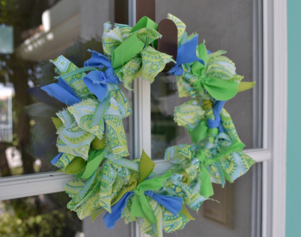 This DIY fabric wreath is a nice decor touch to the front door. 