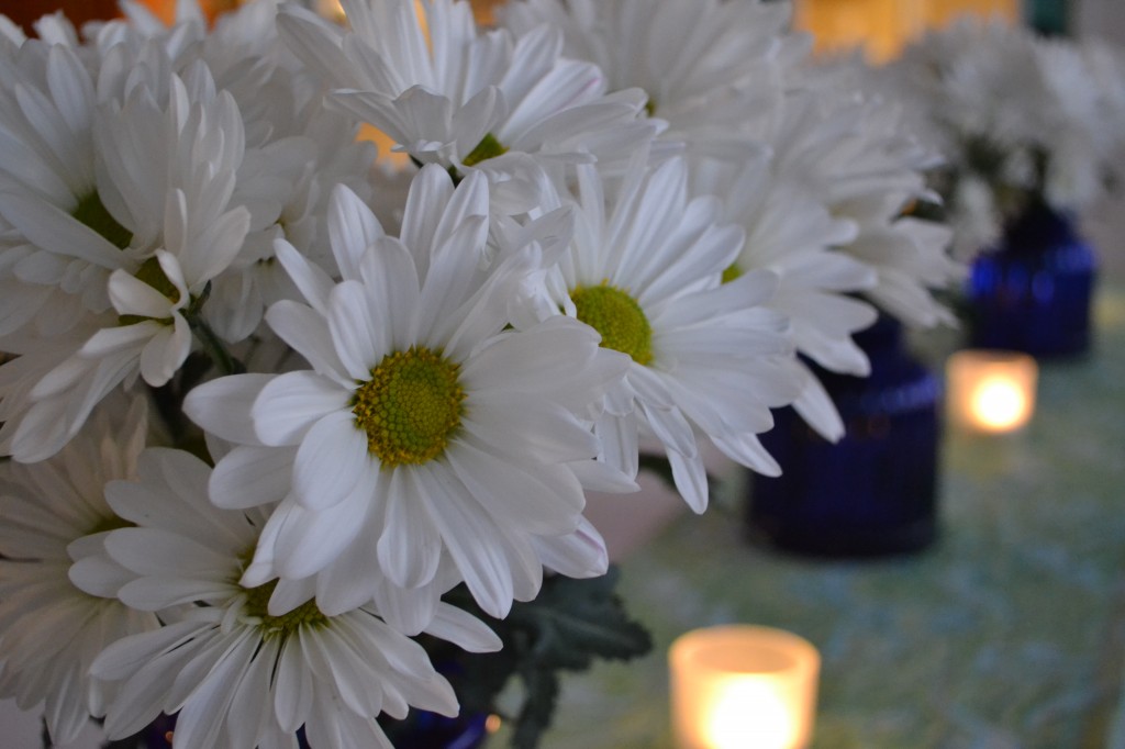 This daisy-themed tablescape was made complete with my easy diy table runner. 