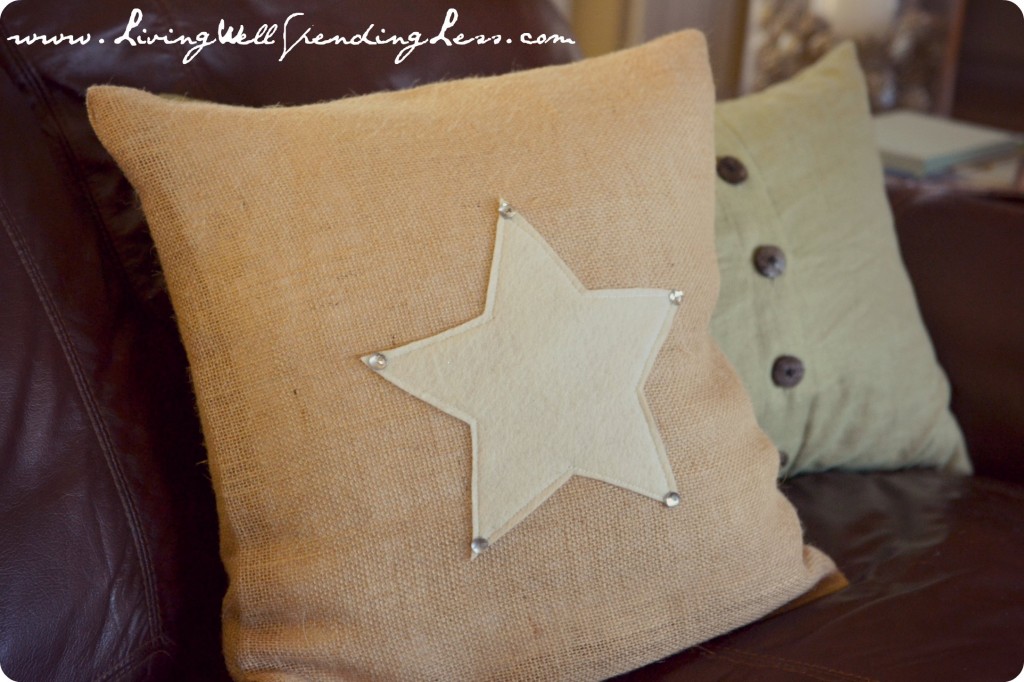 Add some sparkle to the star using a hot glue gun. 