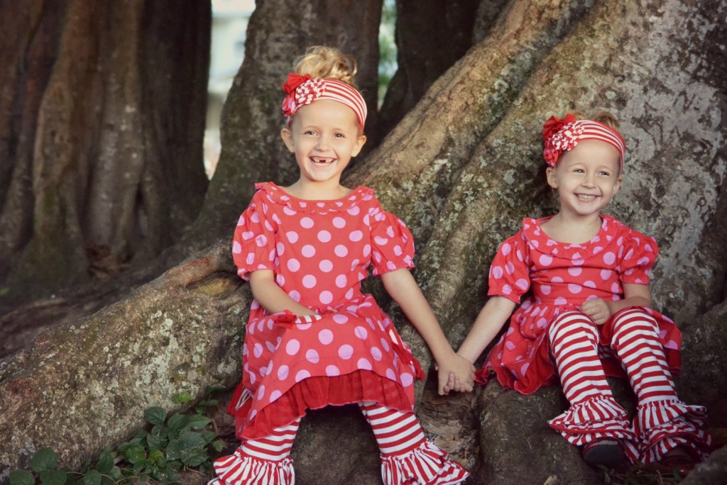 matching outfits are always so adorable in family photos pay attention to the lighting in - Best Photo Christmas Cards matching outfits are always so adorable in family photos pay attention to the lighting in - Best Photo Christmas Cards