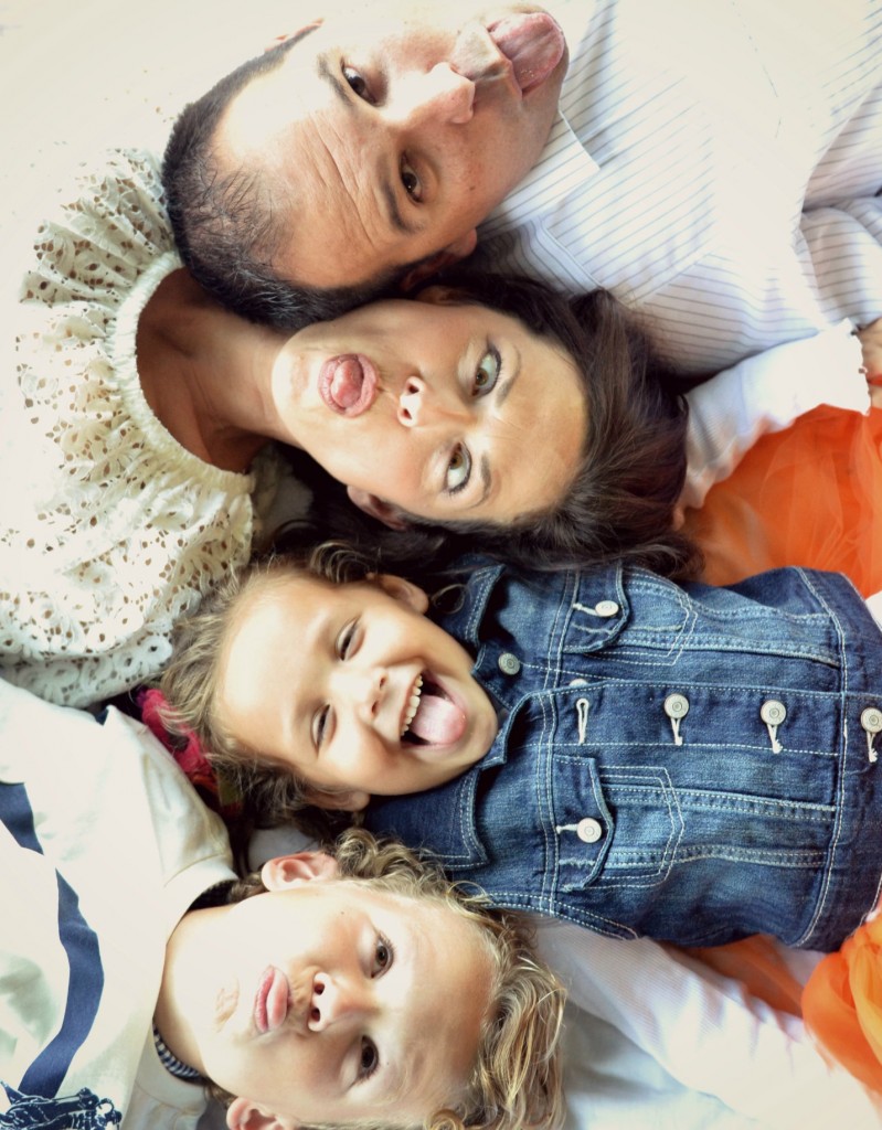 Take Better Family Photos Living Well Spending Less Don T Be Afraid To Loosen Up And Get A Little Silly In Your Family