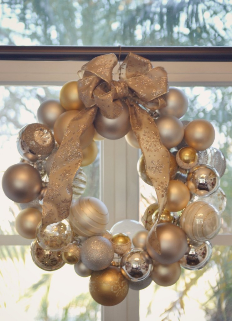 How to Make a Christmas Wreath With a Wire Hanger - DIY Holiday Ideas