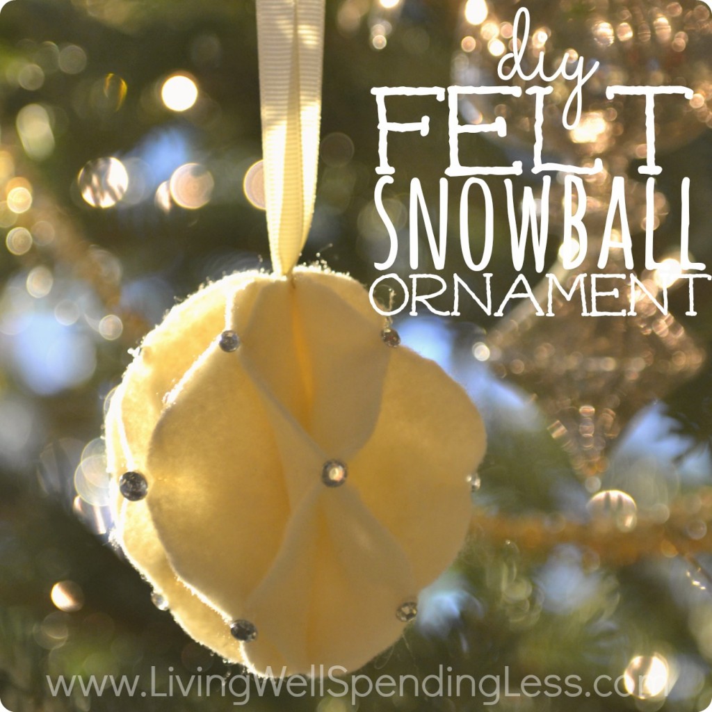 DIY Felt Snowball Ornament | DIY Holiday Ornament | Handmade Holiday Decors | diy felt snowballs | DIY Christmas Ornament Projects