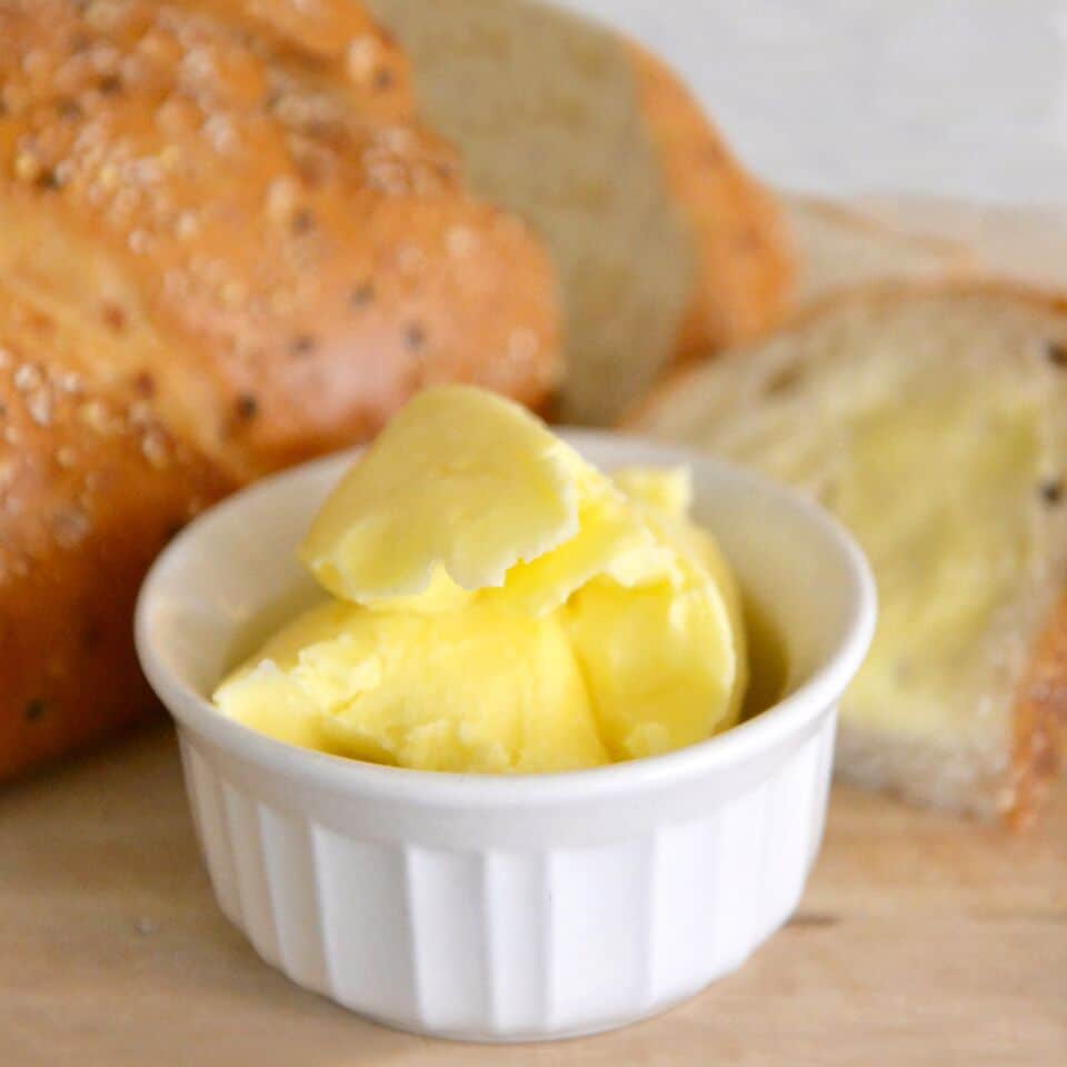 https://www.livingwellspendingless.com/wp-content/uploads/2013/02/How-to-Make-Homemade-Butter-SQUARE-IMAGE-ONLY.jpg