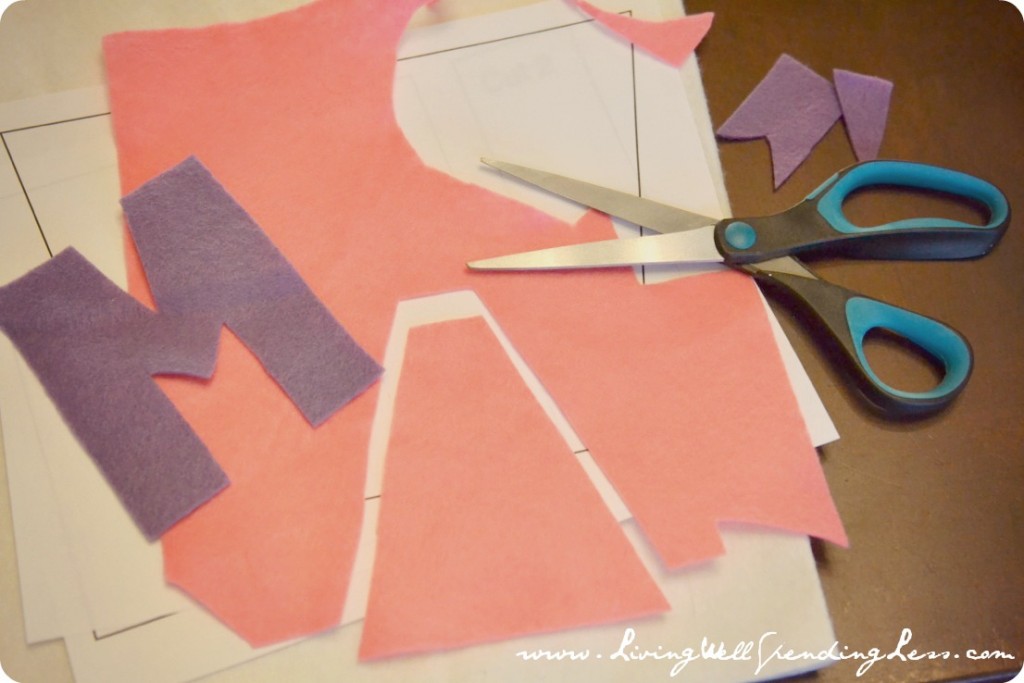 Arrange the pattern on felt pieces and cut out accordingly using scissors. 