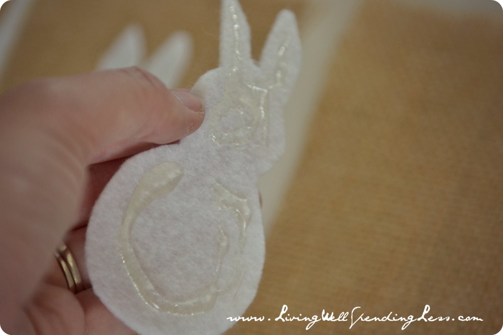 Attach the felt bunny to the burlap using hot glue. 