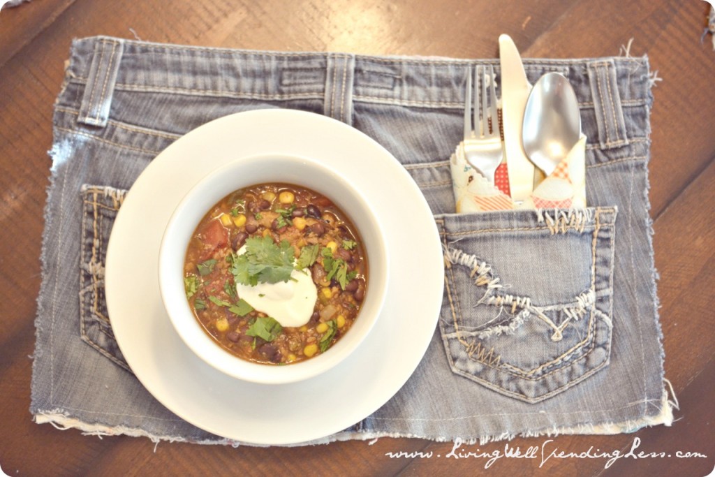 Upcycled Denim Placemats--super cute way to repurpose old jeans! 