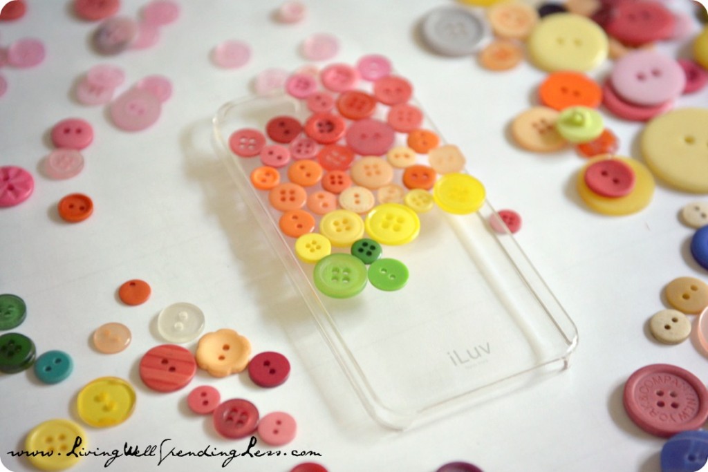 Arrange the buttons on the phone case to make sure you have enough of each color