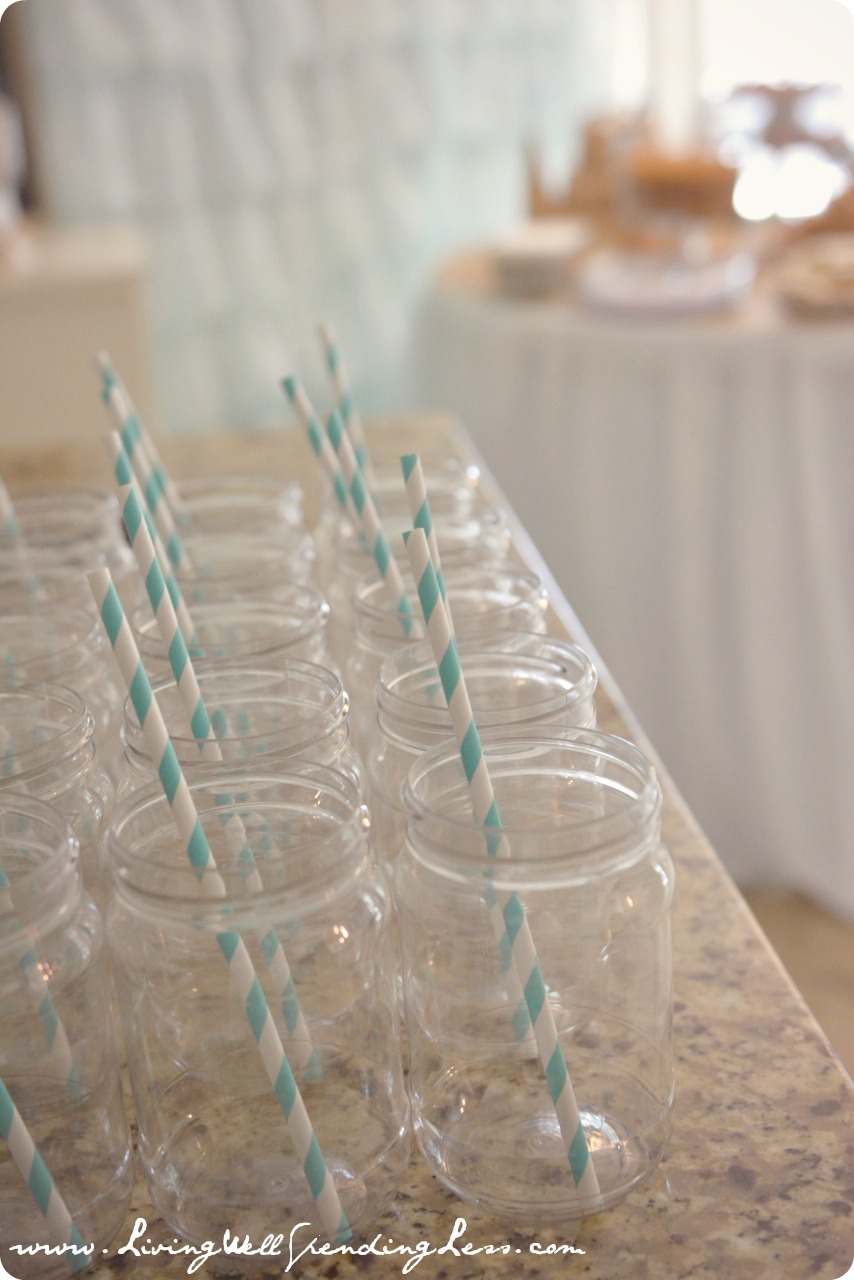 Mason jars with blue and white straws give a beachy vibe to the party. 