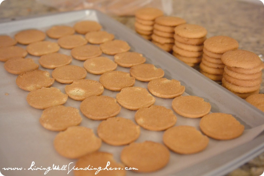 These adorable "oyster" cookies are made out of simple vanilla wafers. 