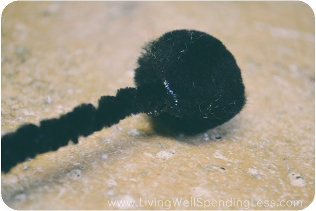 Use a lot of glue to secure the pom poms to the pipe cleaner. 