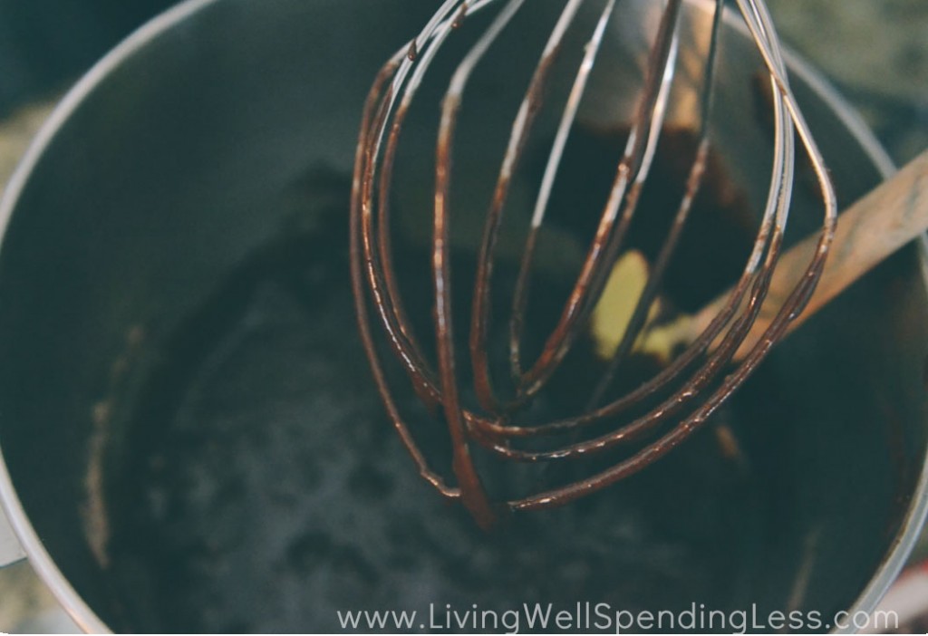 In a mixing bowl, make the brownie batter per the package instructions. 