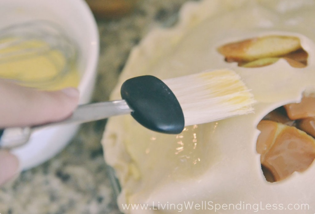 Brush the top of the pie with a mixture of egg and heavy cream. 