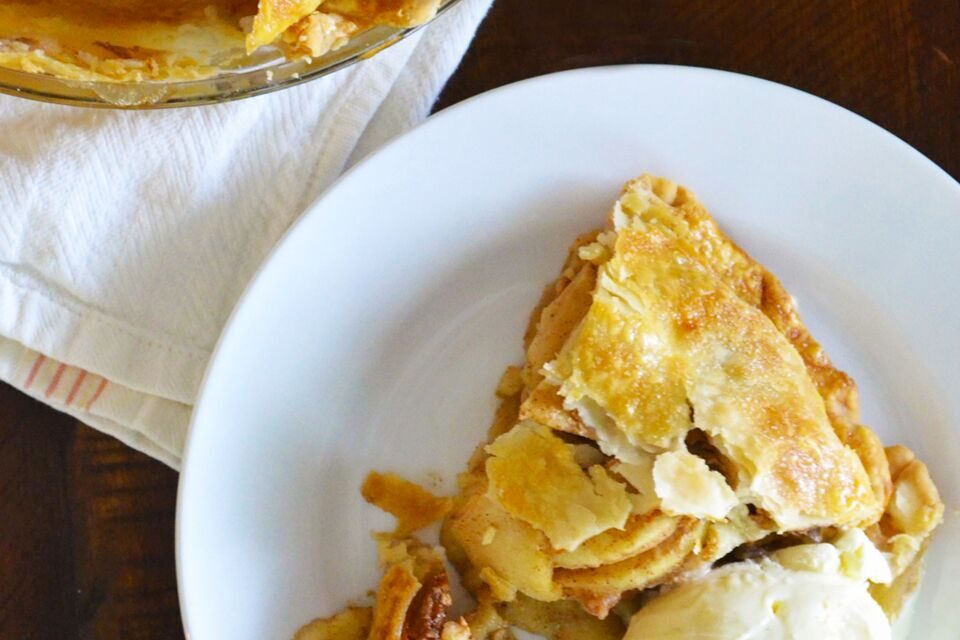 Oh-So-Easy Caramel Apple Pie