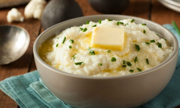 Mashed Cauliflower with Roasted Garlic