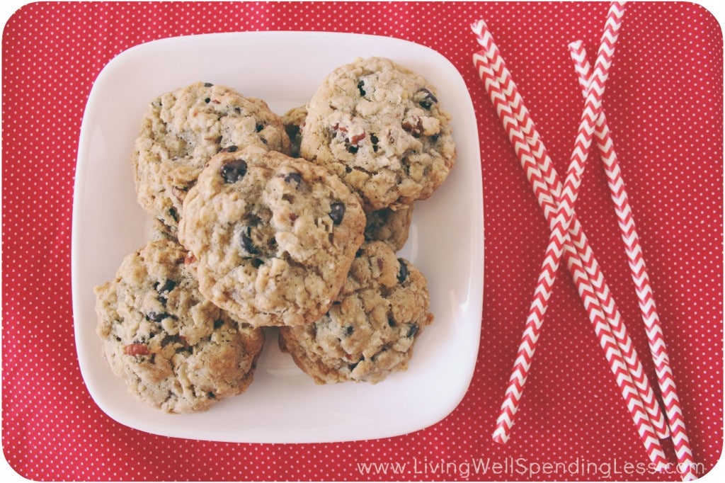 Holiday cookies are a great gift to give friends and family