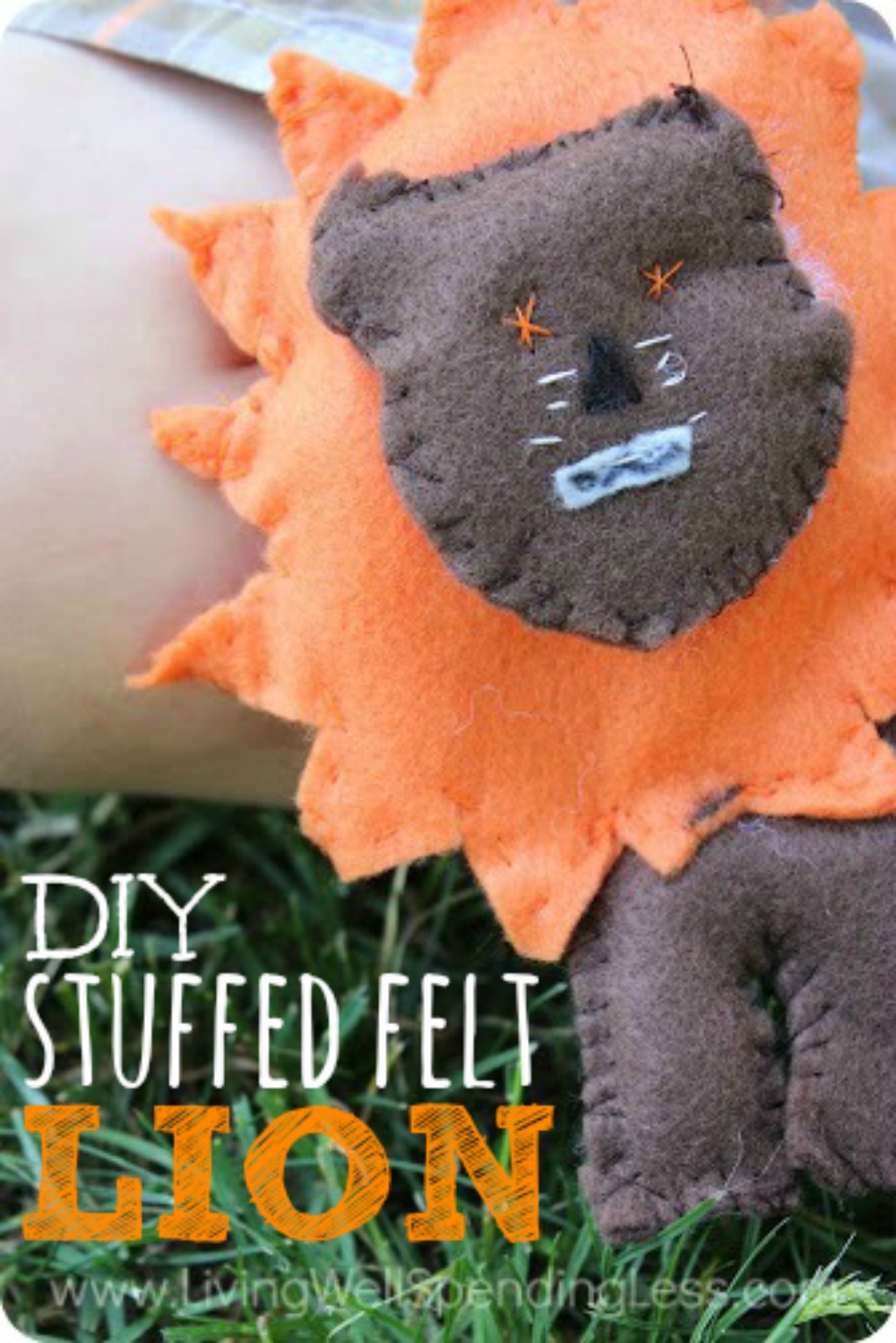 DIY Stuffed Felt Lion Vertical 1