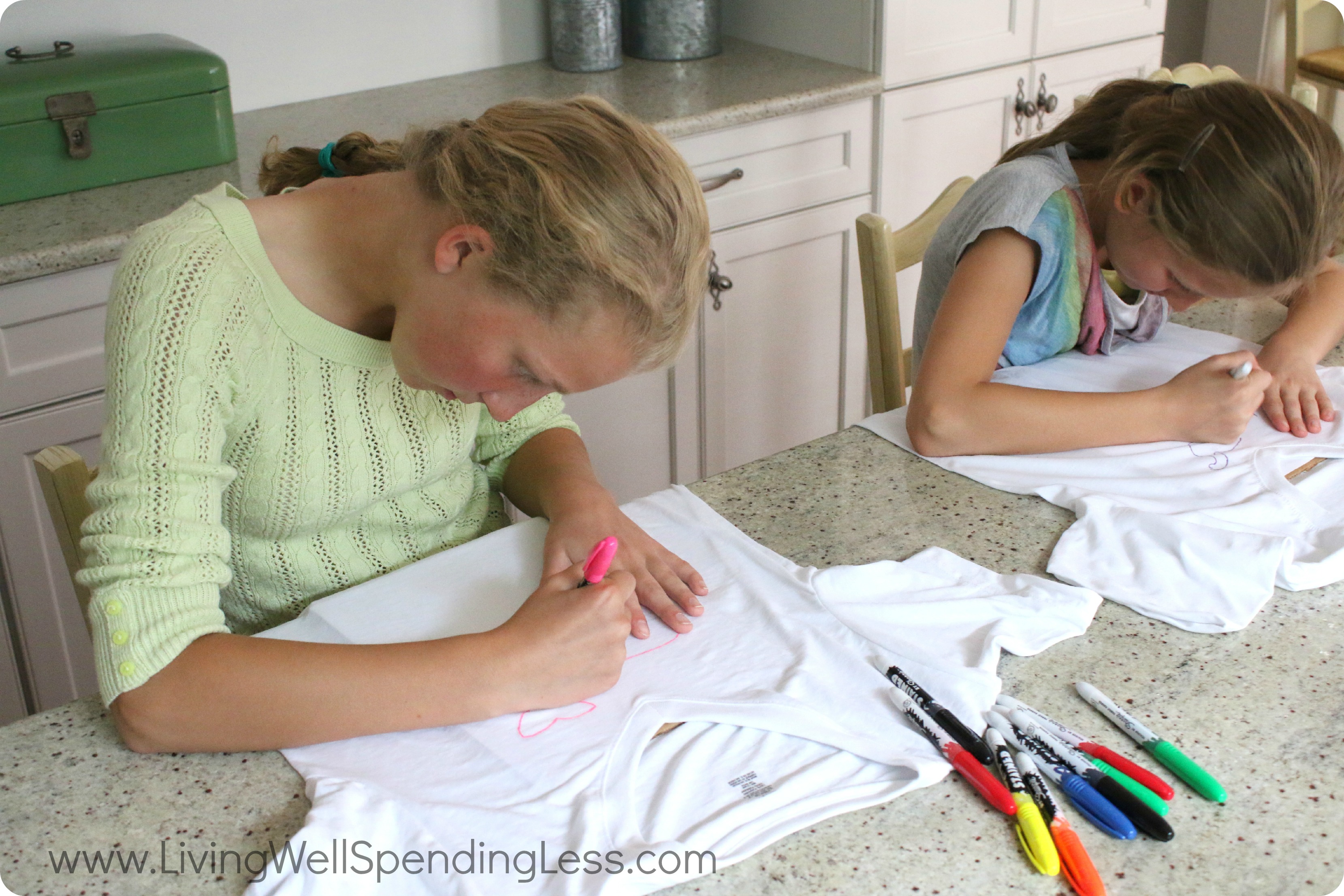 Sharpie Stained fabric markers work great for tracing all sorts of fun patterns onto t-shirts. 