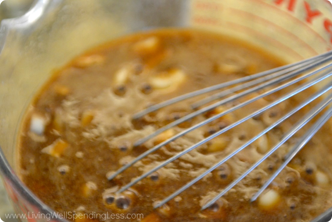 Whisk together the barbecue sauce, root beer and seasonings. 