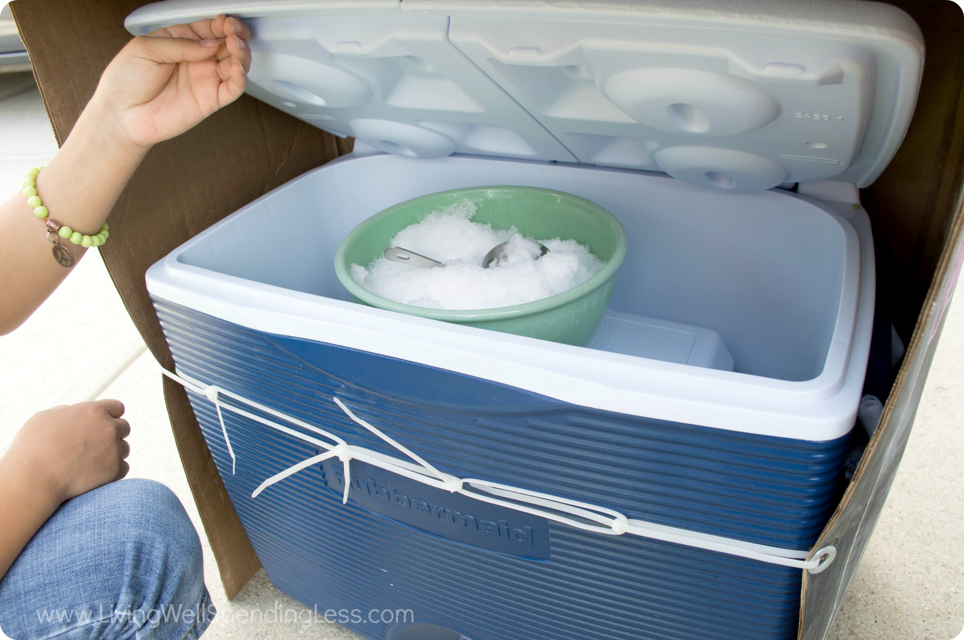 Keep shaved ice in the cooler along with the juice for the slushies