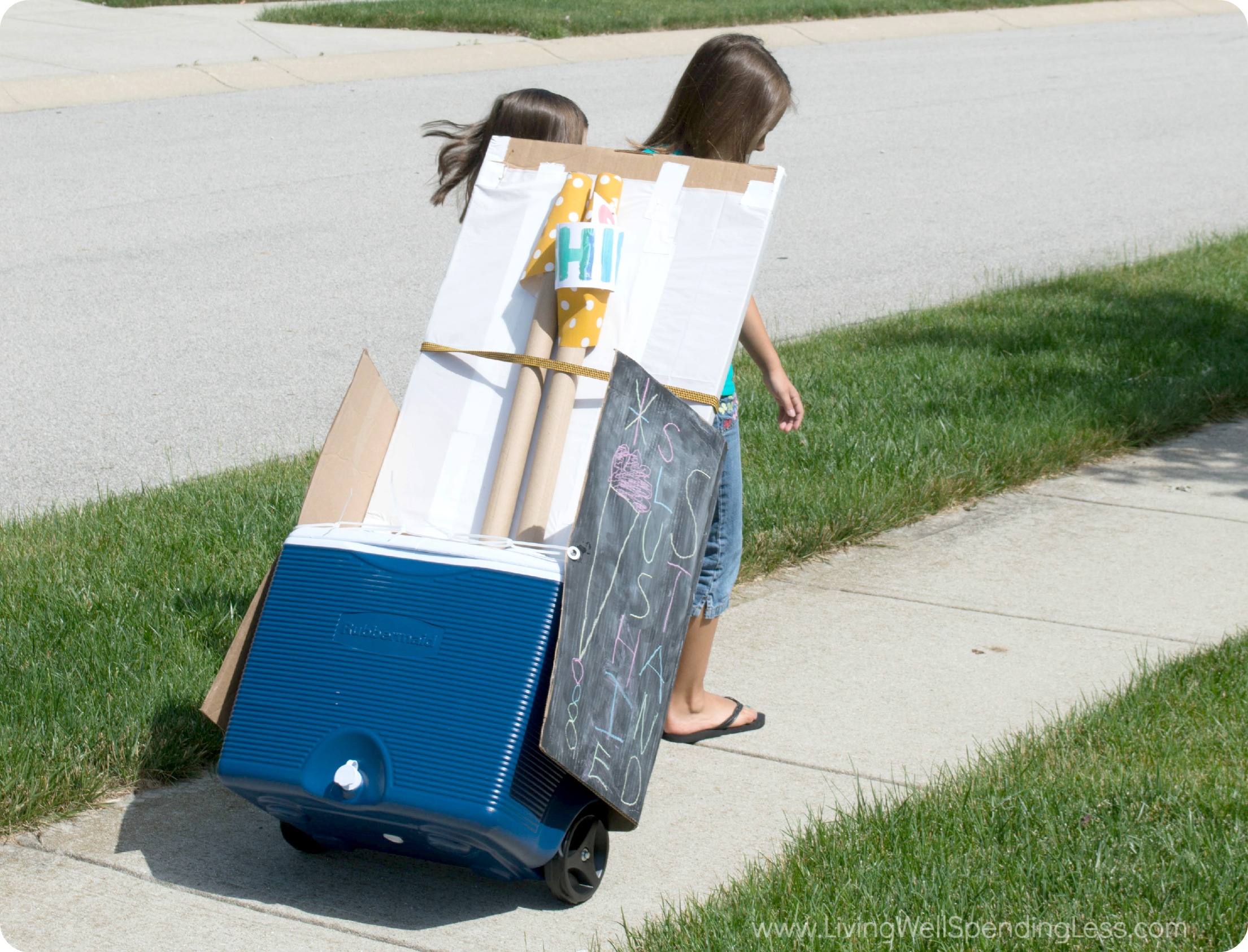 Your kids are in business with this rolling DIY slushie stand