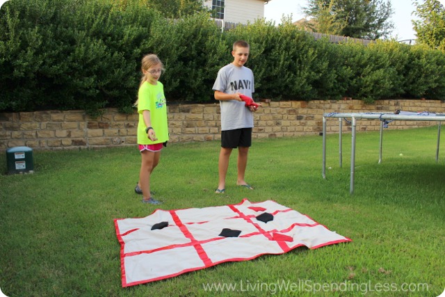 This giant tic tac toe board is perfect for a backyard party or summer afternoon outside with the kids!