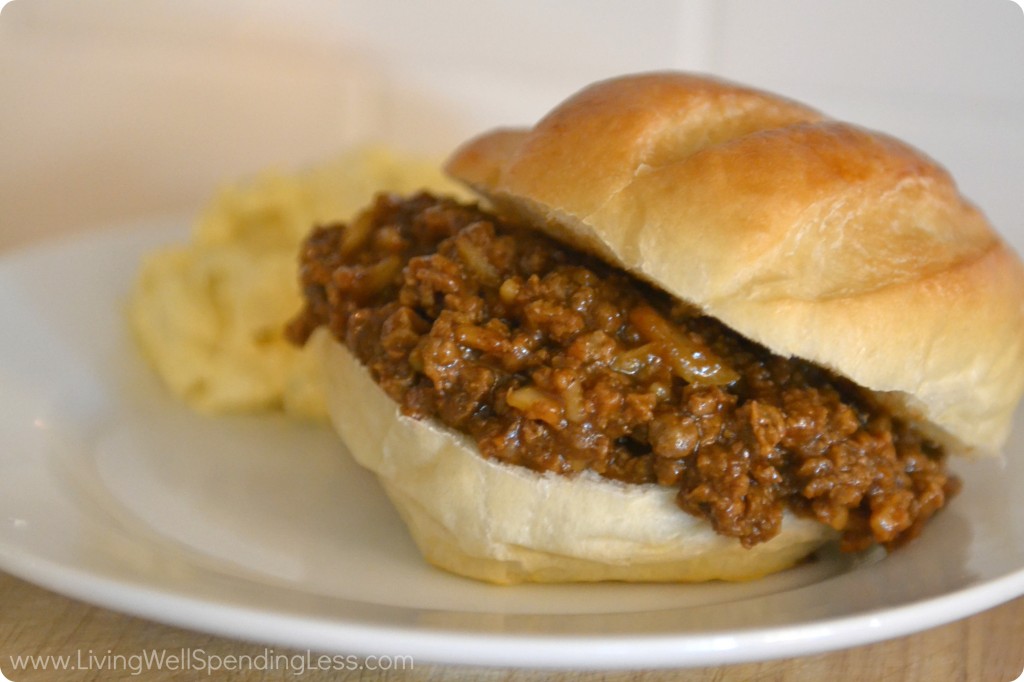 Looking for dinner recipes that require no meat and are insanely delicious? Check out these 30 Meatless Meal Recipes that will save you money, come in handy when some ingredients are hard to acquire, and help to add more hearty vegetables into family meals without creating panic attacks. They're so good! #foodstorage #foodmadesimple #meatlessmeals #meatlessrecipes #vegetarian #vegetarianrecipes #meatlessmondays