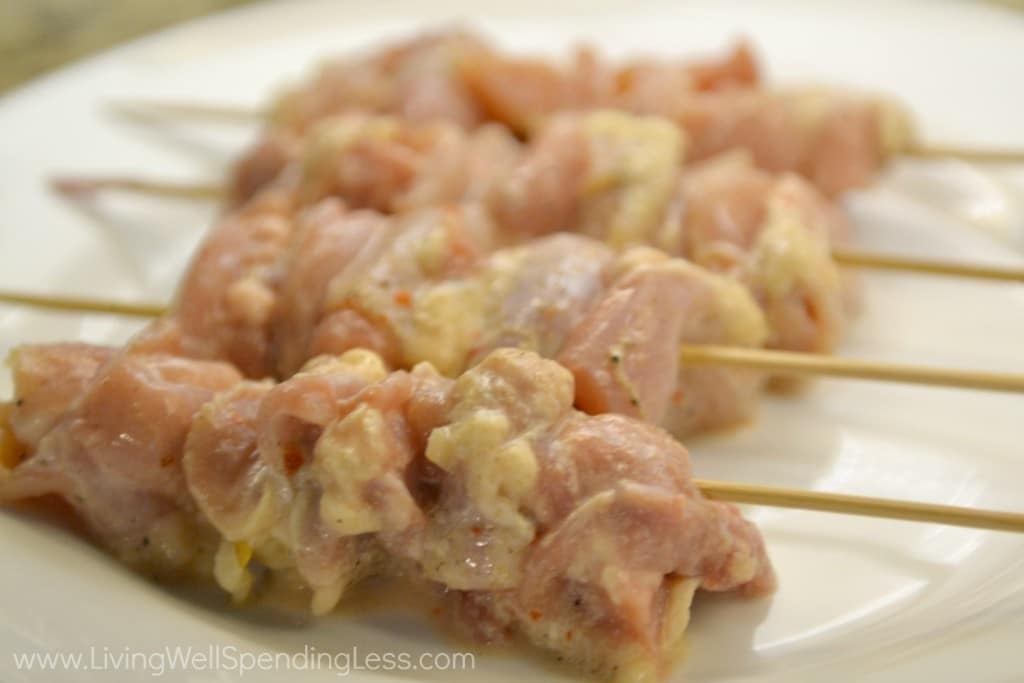 Skewer chicken after thawing.