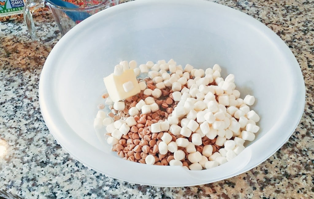 Combine peanut butter chips, marshmallows, and butter in a microwave safe bowl