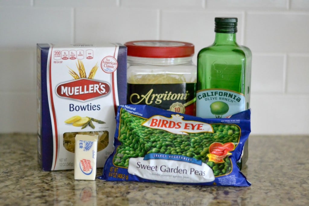 These are all the ingredients you'll need to make this delicious recipe: pasta, peas, Parmesan, olive oil and butter.