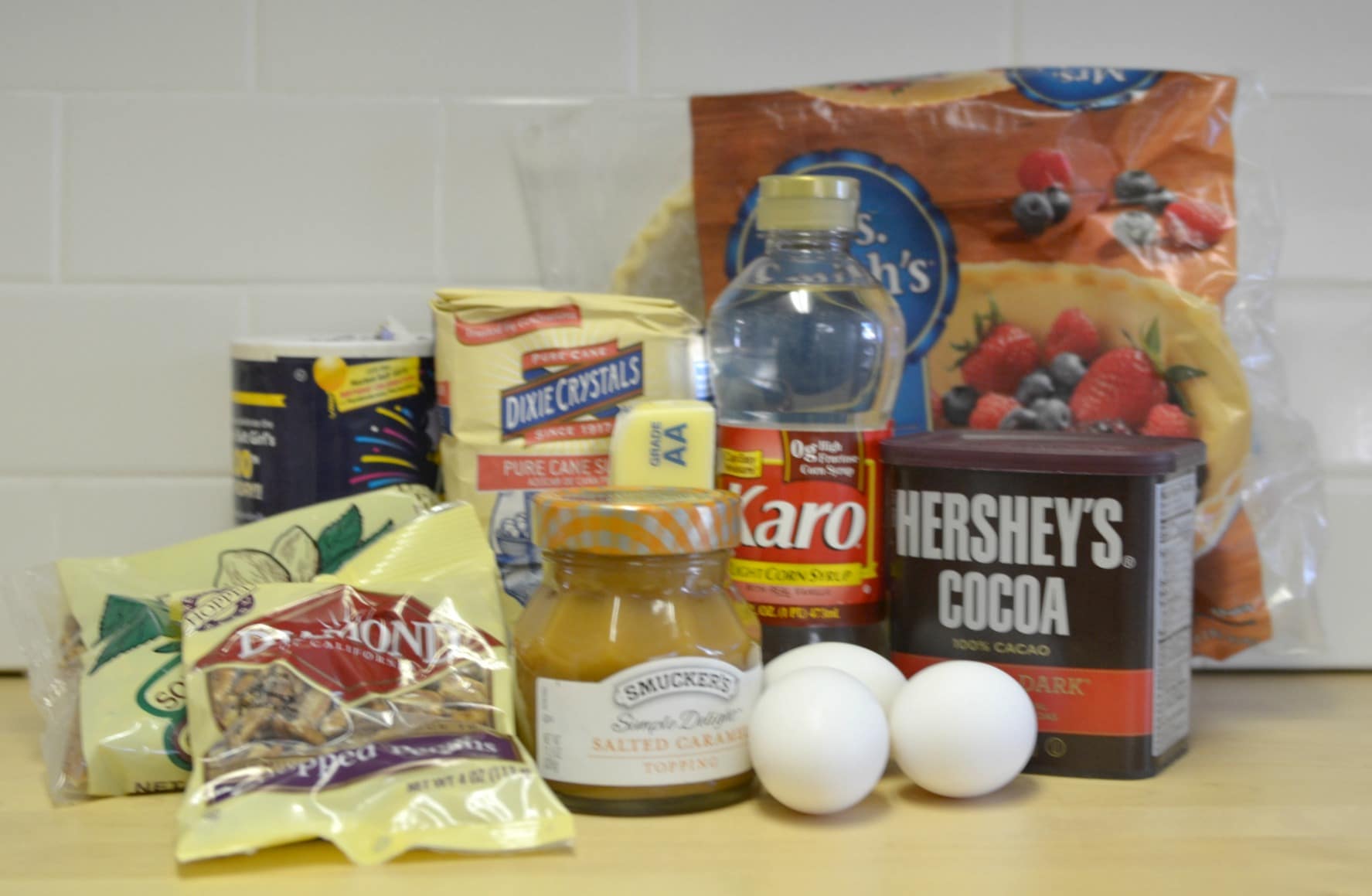 Salted caramel pecan pie ingredients