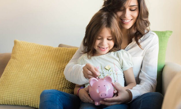 How to Model Healthy Money Habits for Your Kids