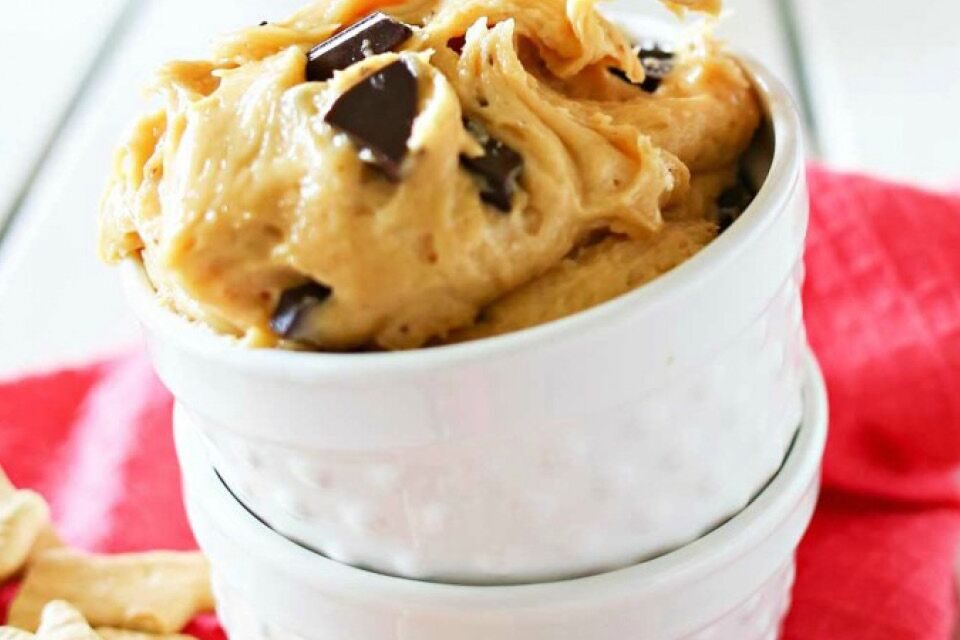Chocolate & Peanut Butter Dessert Dip