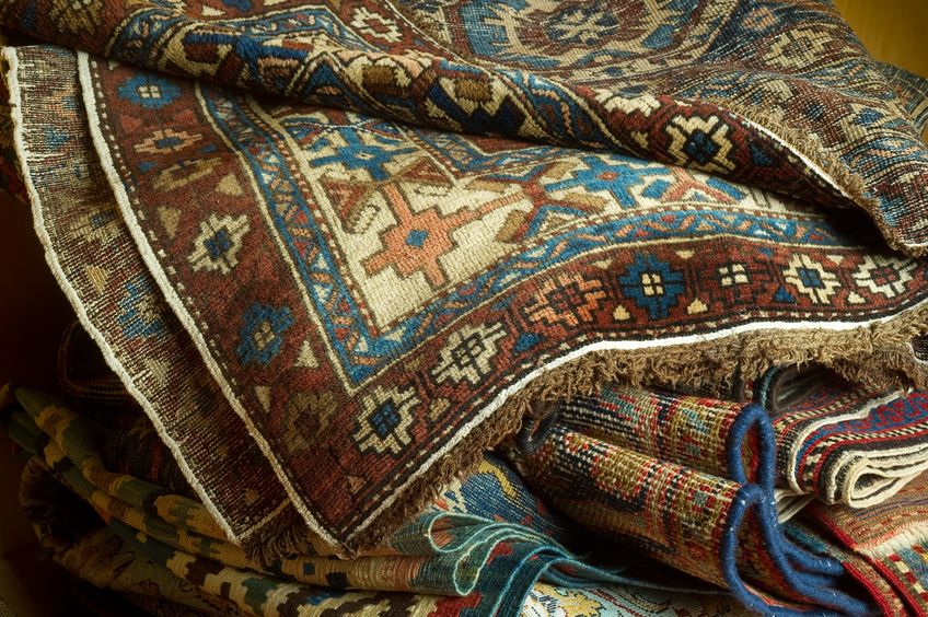 Careful with the rugs you choose to decorate your home, some patterns are too busy. 