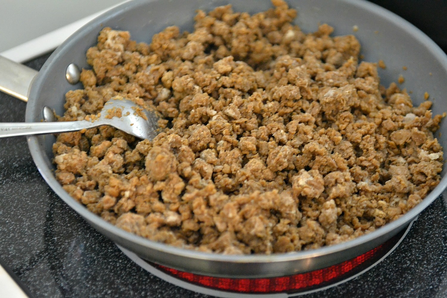 Cook ground beef or vegetarian crumbles until browned.