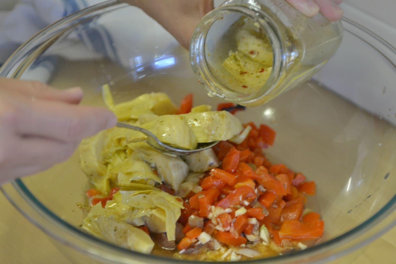 Combine peppers, garlic, basil leaves, and artichoke hearts in a bowl.