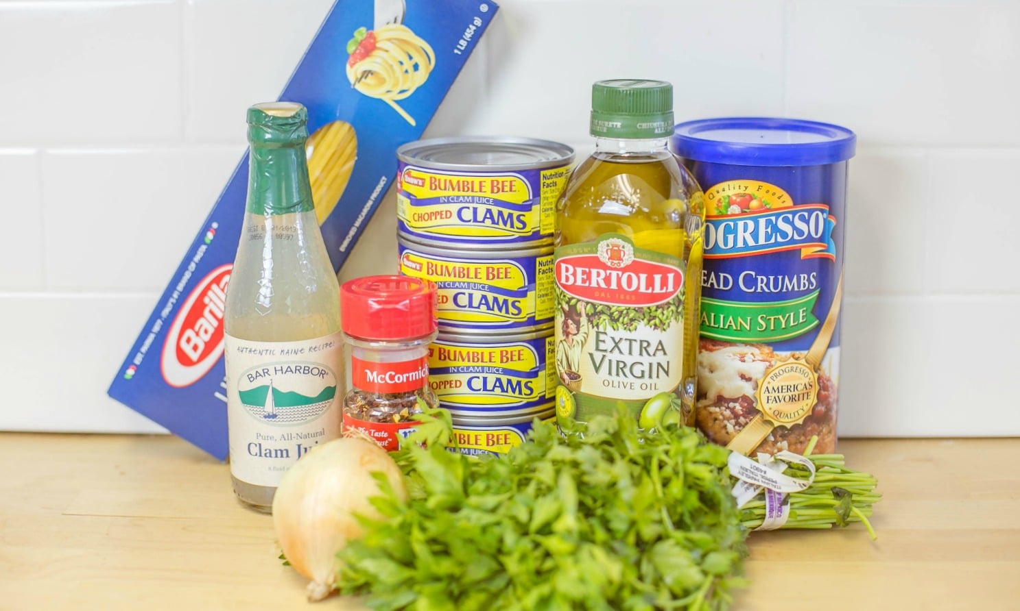 It just takes a few simple ingredients to create this delicious One Pot Pasta and Clam Sauce!