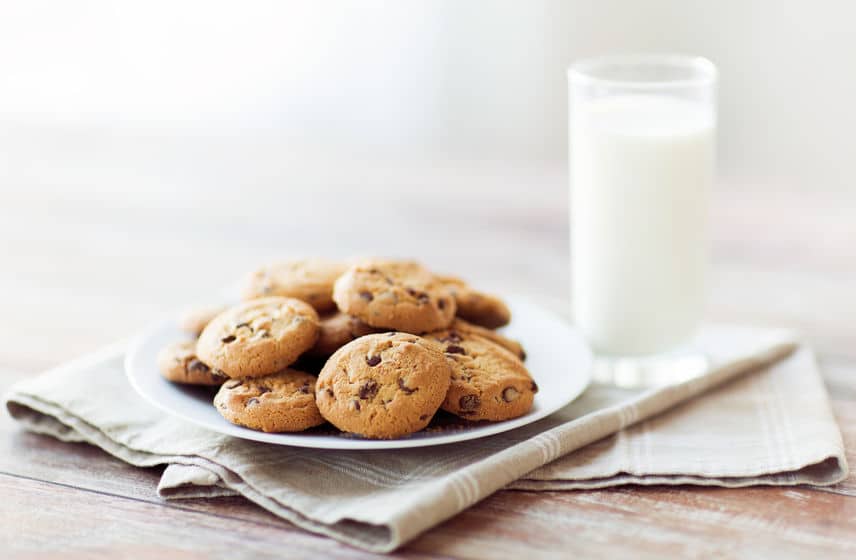 Serve a fresh batch of cookies and a glass of milk for your significant other. 