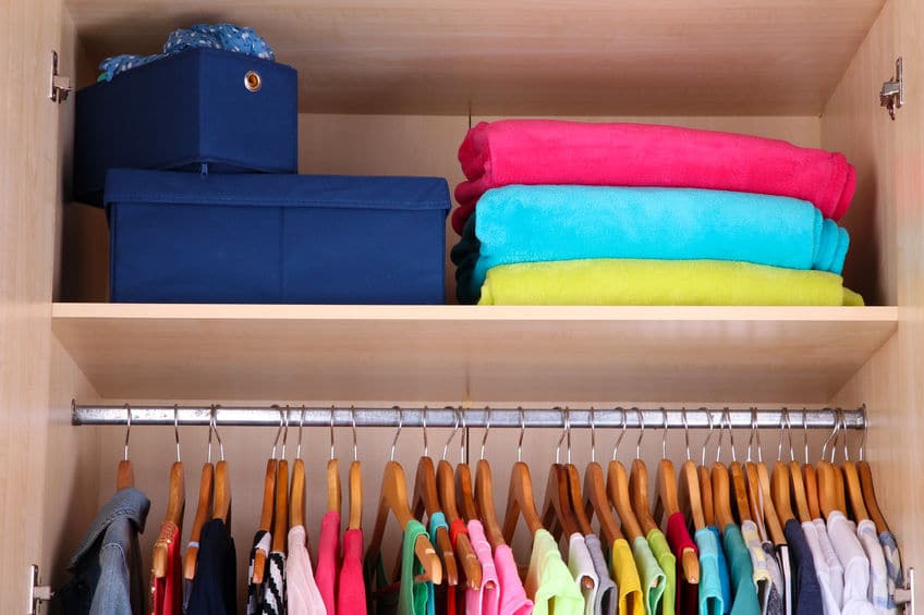 Simplify your wardrobe to keep your closet organized and pretty