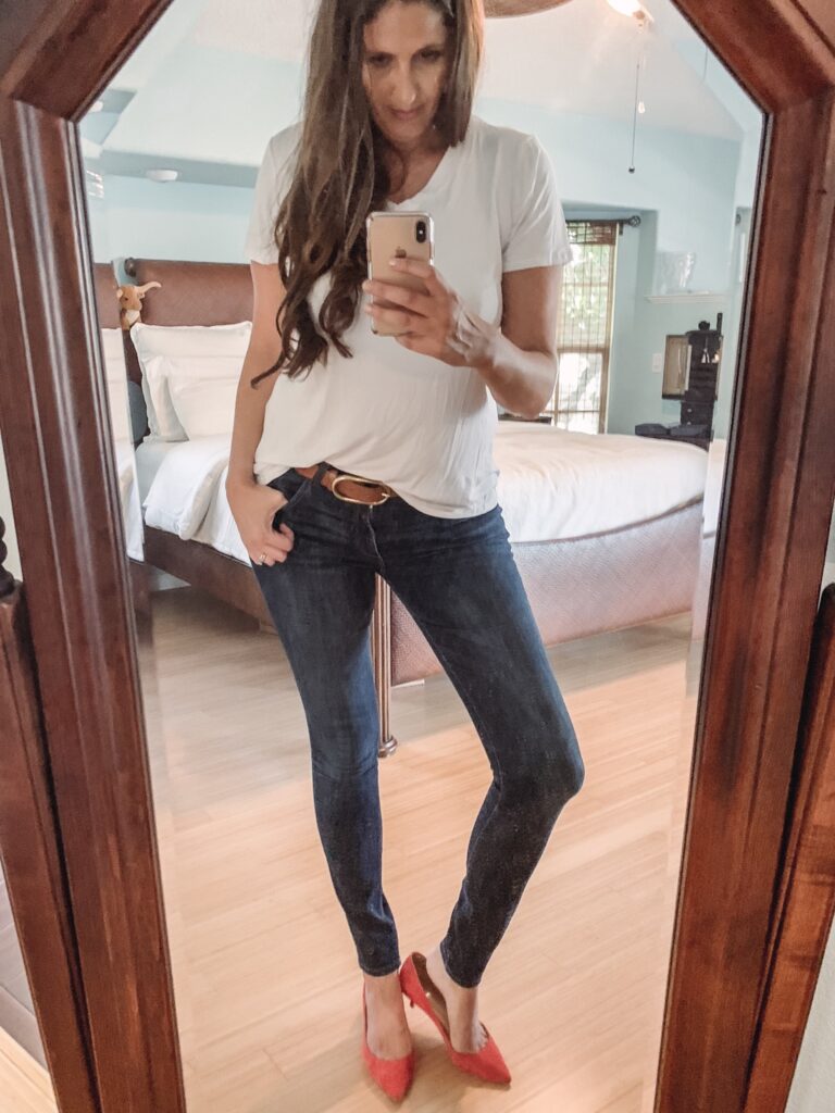 You can't go wrong with pairing your white tee with skinny jeans and a fun and colorful heel. Here are 10 great ways to dress up a classic white t-shirt. #fashion #DIY #beauty #fashiontips #wardrobe #beautytips 